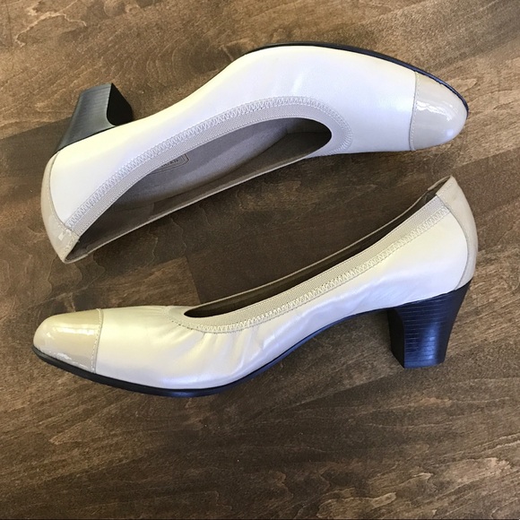 Munro Shoes - 9.5N Munro nude block heel toe cap low heel pump